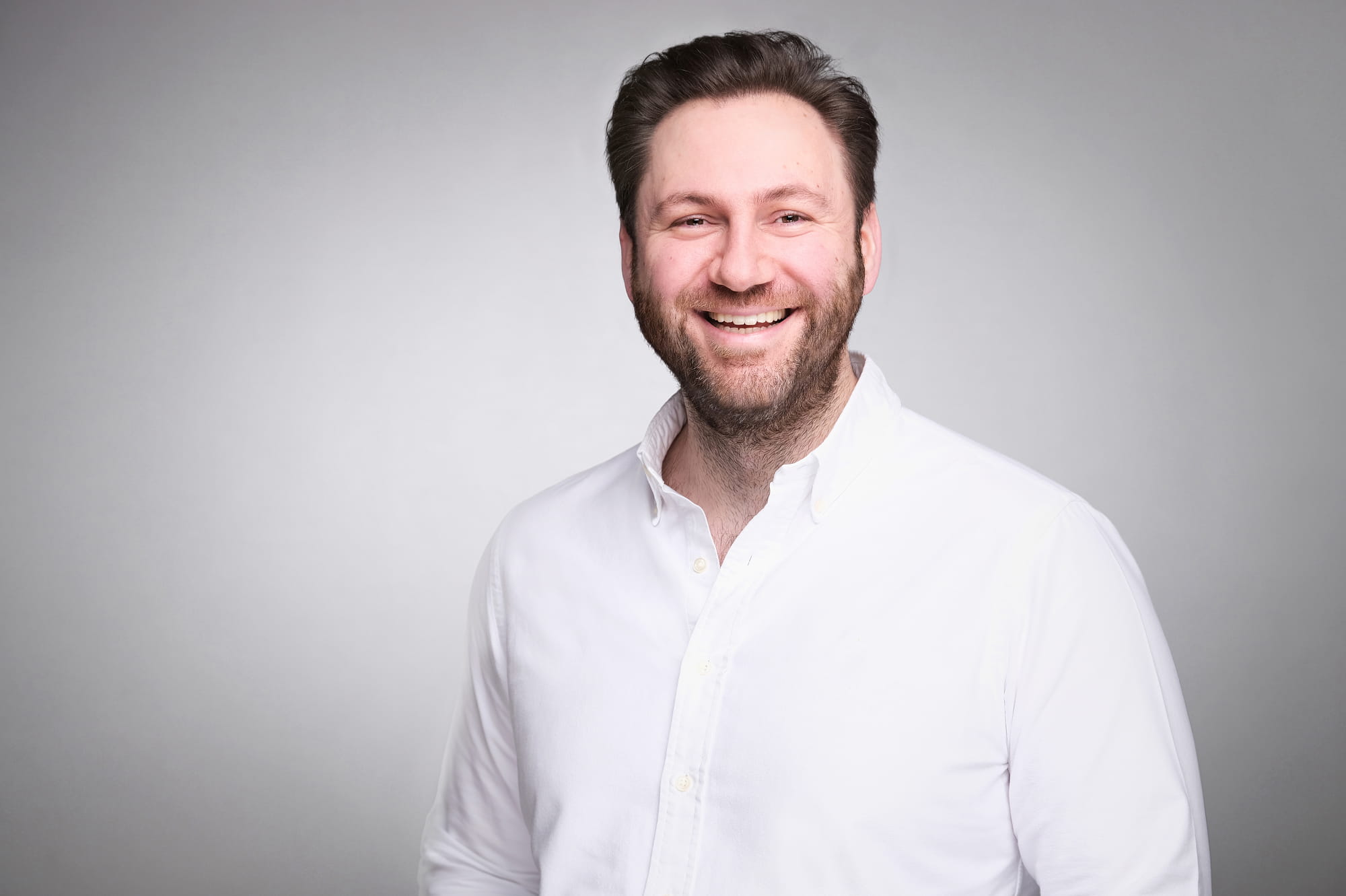 Zahnarzt Ján Shafie-Zadeh